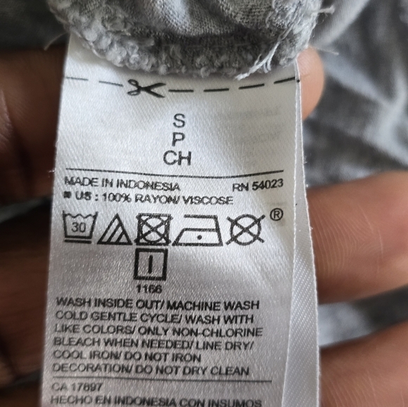 Old navy women's tank top, gray color pristine condition size small Athleisure - Picture 8 of 9